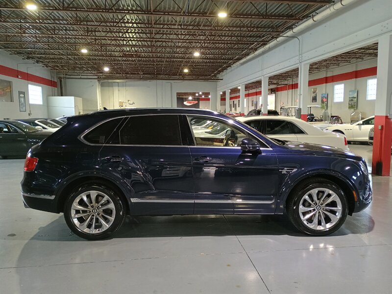 Used 2017 Bentley Bentayga image 6