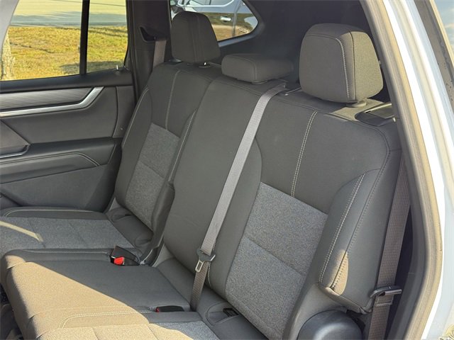 Used 2025 GMC Acadia Elevation image 30