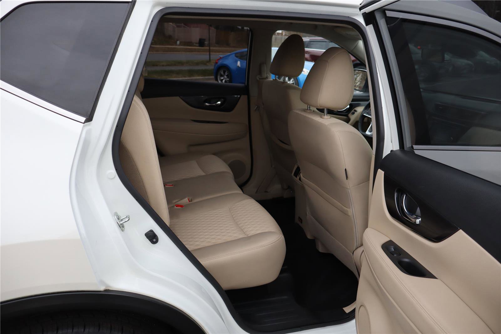 Used 2020 Nissan Rogue SV w/ Premium Package image 31