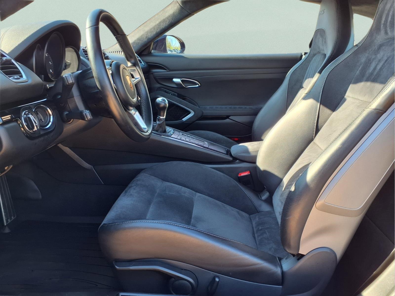 Used 2018 Porsche 718 Cayman GTS image 12