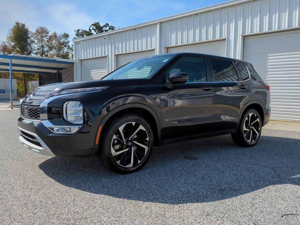 Used 2024 Mitsubishi Outlander SE video 2