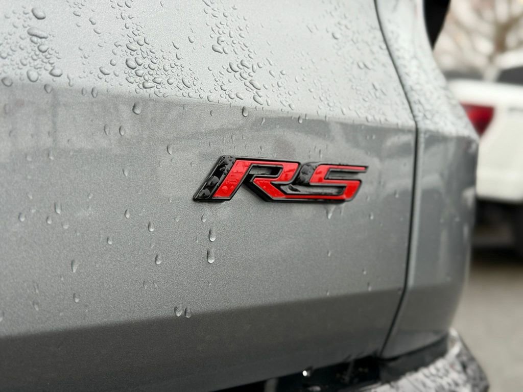 Used 2025 Chevrolet Traverse RS image 12