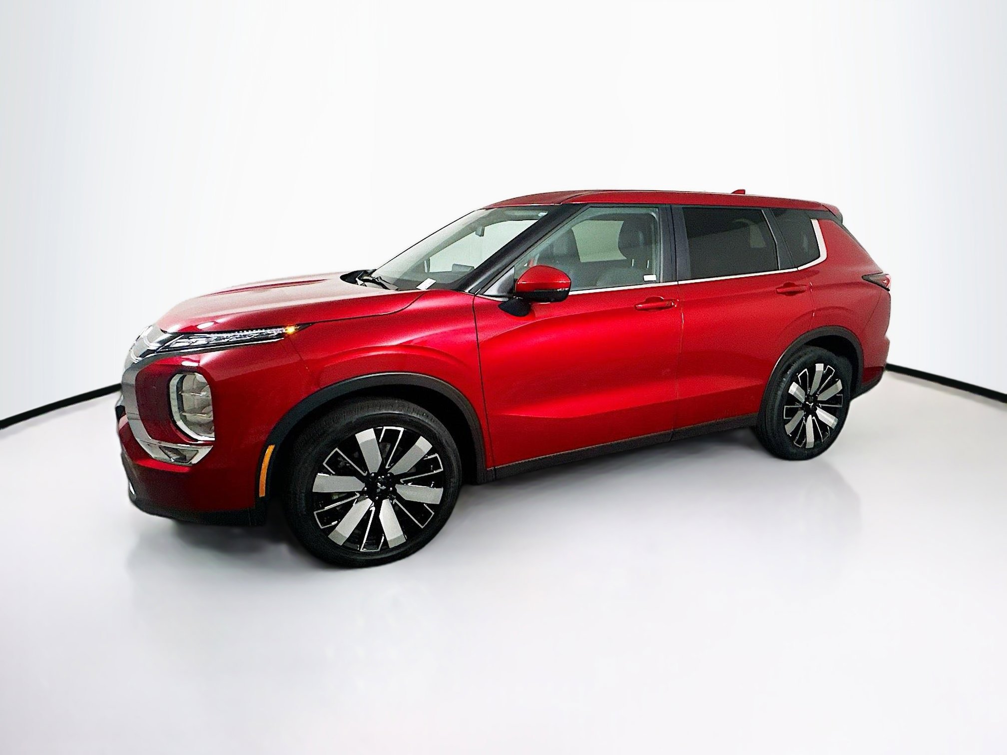 Used 2025 Mitsubishi Outlander SE image 4