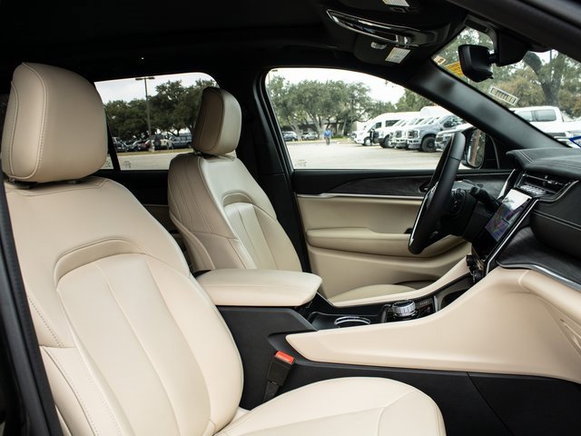 Used 2024 Jeep Grand Cherokee Limited 4xe image 16