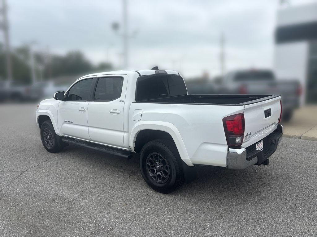 Used 2018 Toyota Tacoma SR5 AWD/4WD image 4
