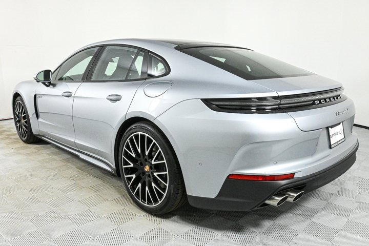 New 2025 Porsche Panamera 4 image 3