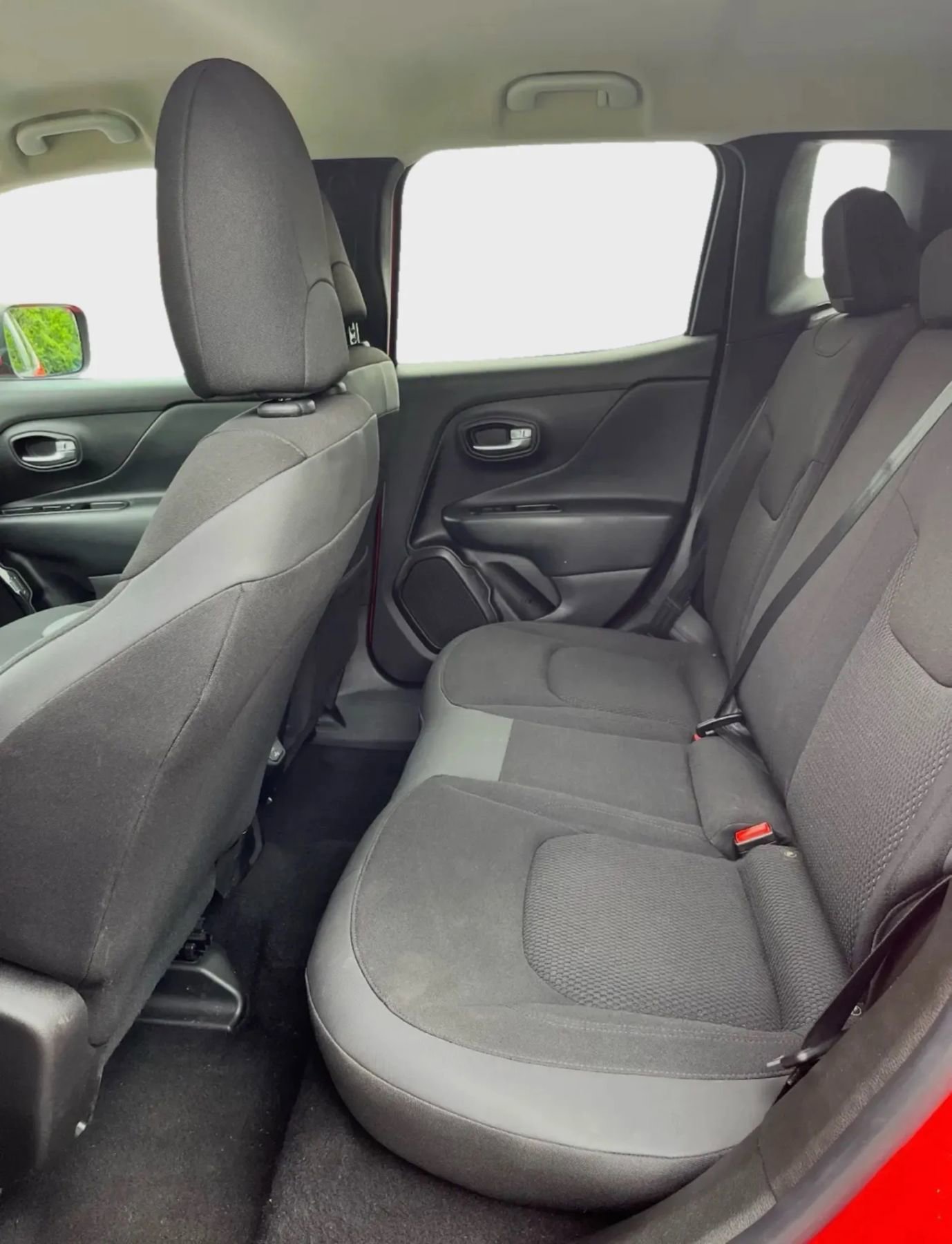 Used 2019 Jeep Renegade Altitude w/ Quick Order Package 2XM AWD/4WD image 12