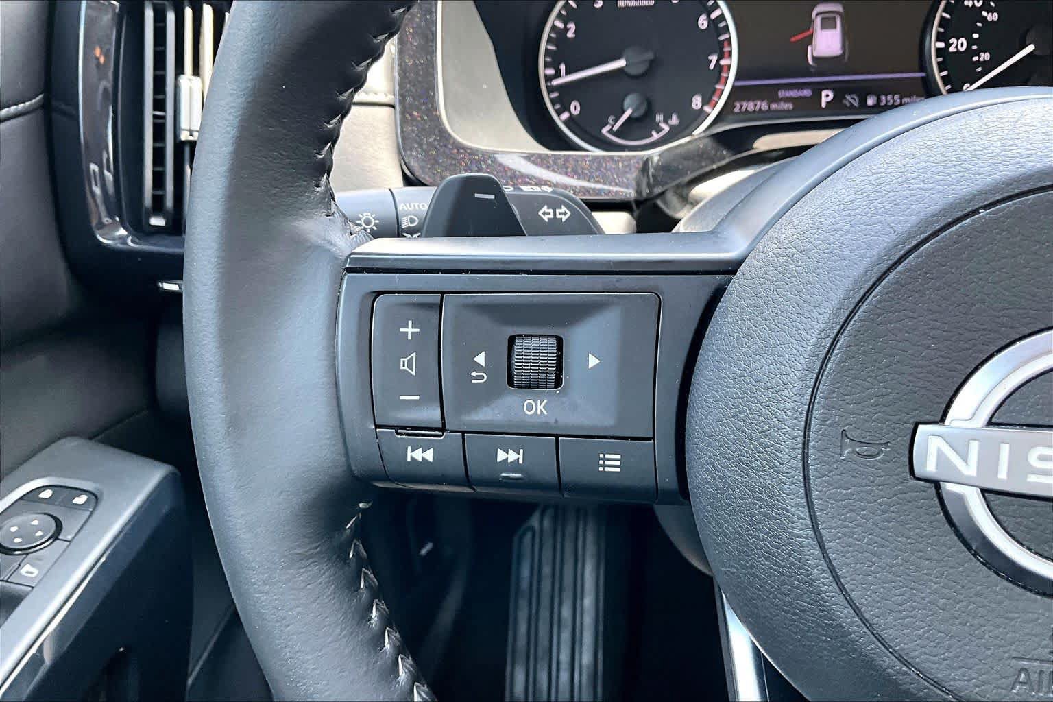 Used 2025 Nissan Pathfinder SV FWD image 22