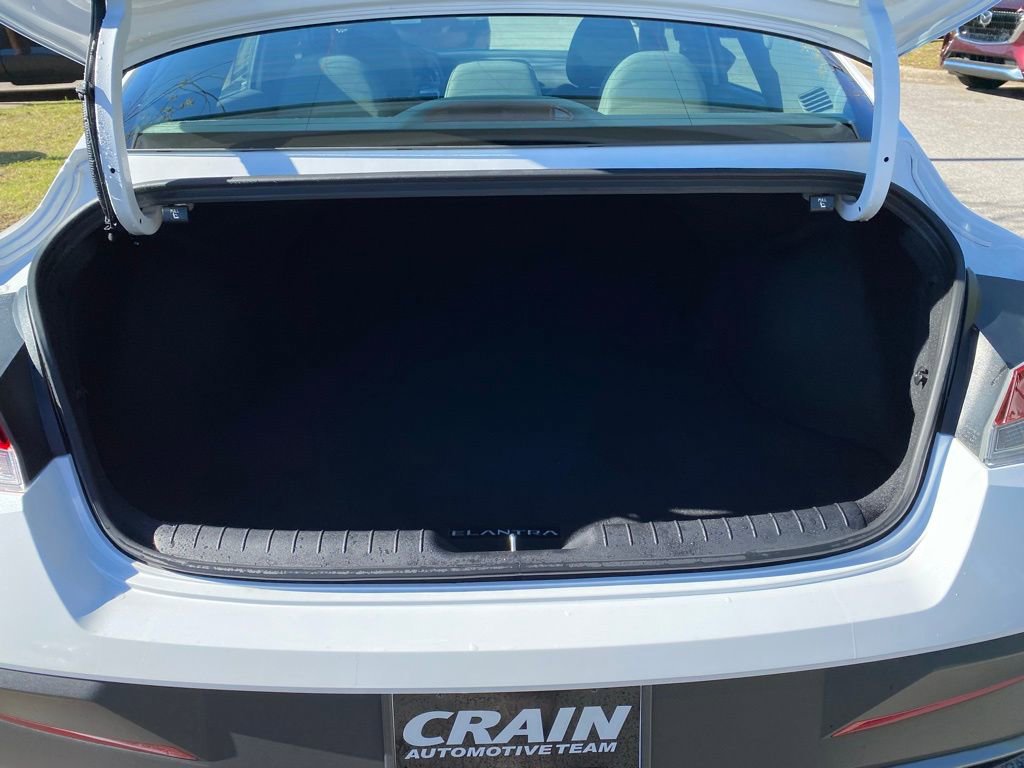 Certified 2024 Hyundai Elantra SE image 32