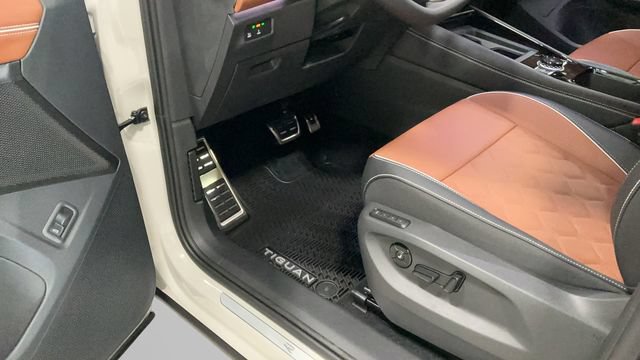 New 2026 Volkswagen Tiguan SEL R-Line AWD/4WD image 28
