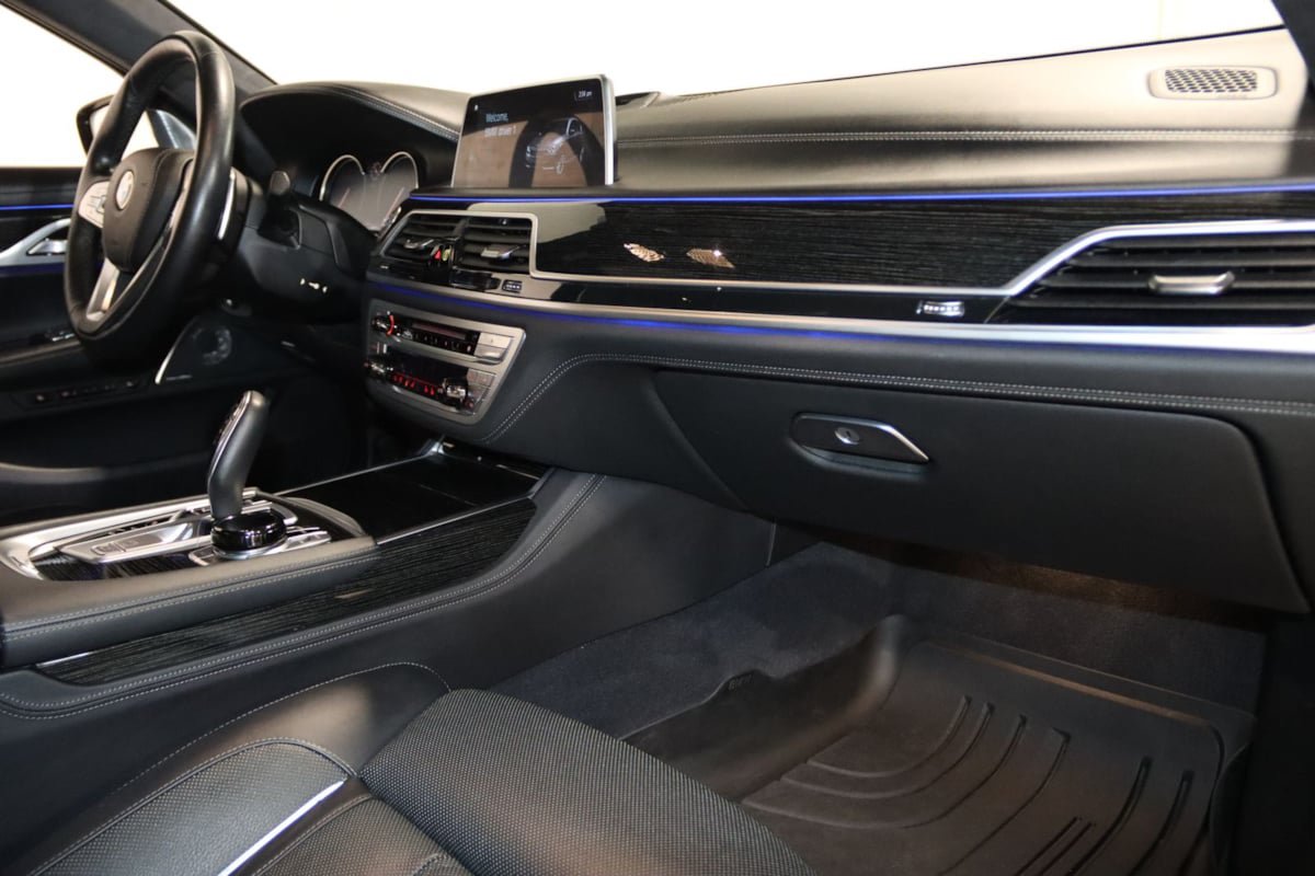 Used 2019 BMW 750i RWD image 68