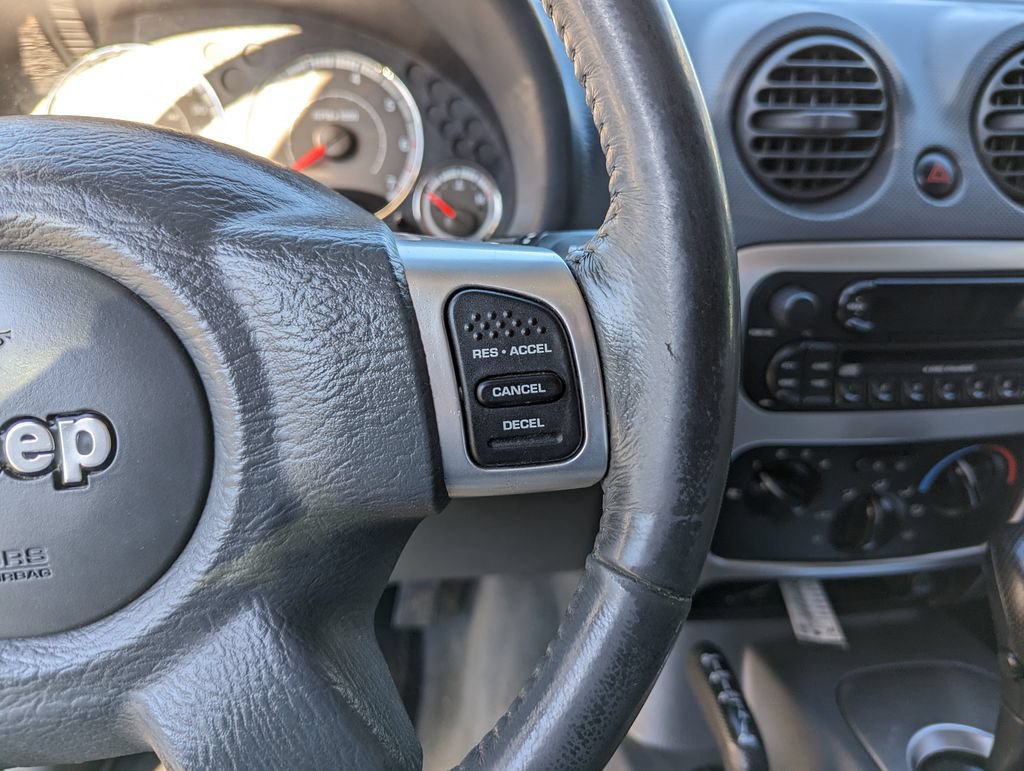 Used 2005 Jeep Liberty Limited AWD/4WD image 16