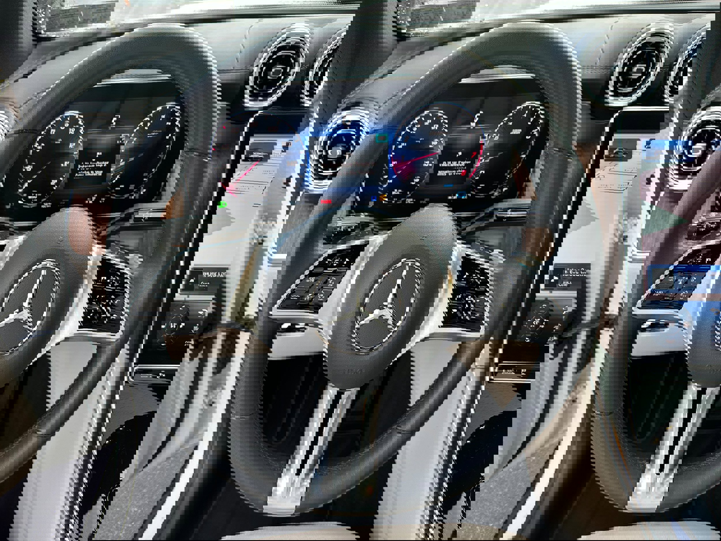 Used 2023 Mercedes-Benz GLC 300 4MATIC image 37