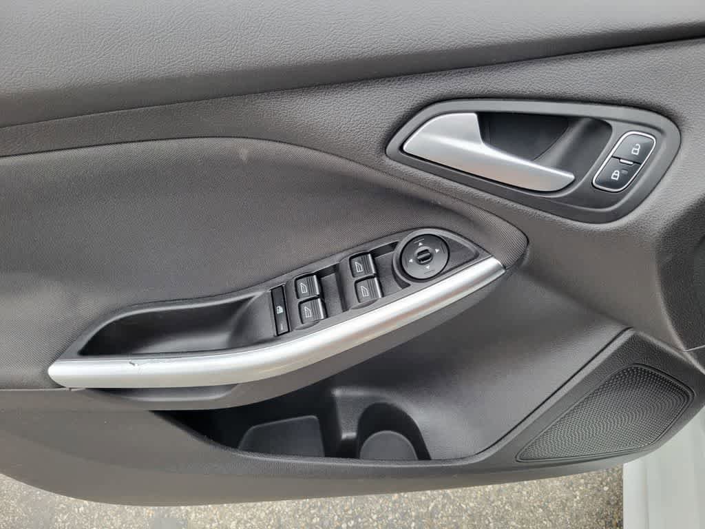 Certified 2017 Ford Focus ST FWD image 17