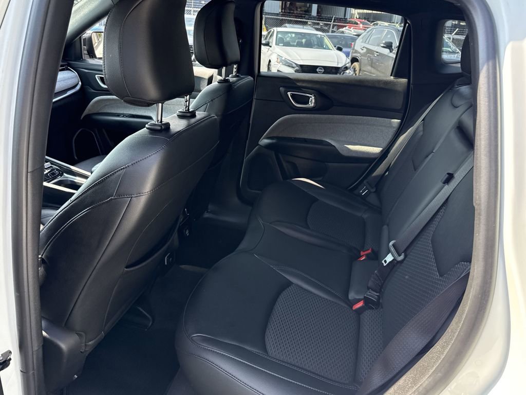Used 2024 Jeep Compass Latitude image 17