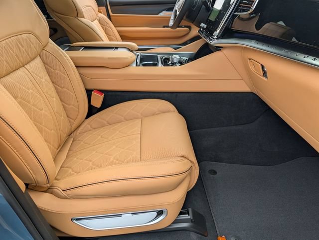 New 2026 Jeep Grand Wagoneer Summit AWD/4WD image 32