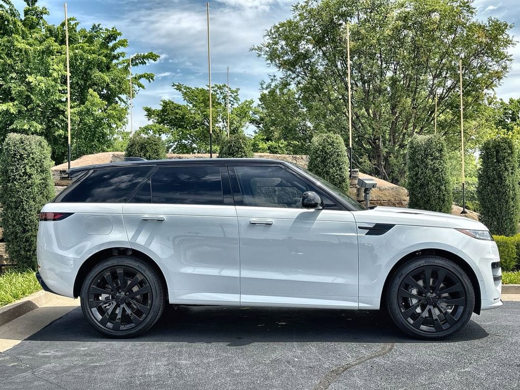 New 2026 Land Rover Range Rover Sport Dynamic SE AWD/4WD image 6