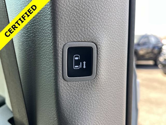 Used 2024 Chrysler Pacifica Touring-L image 13