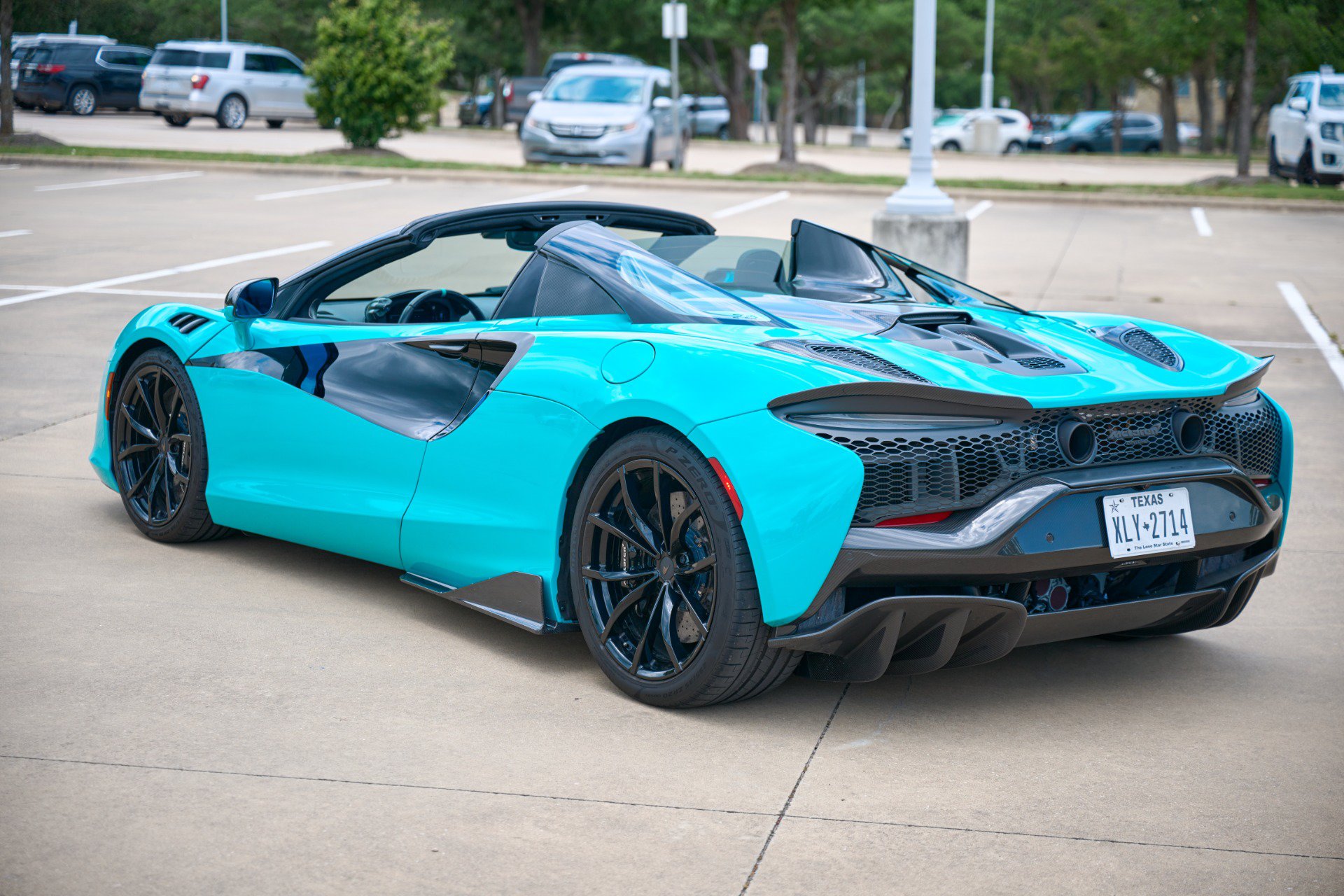 Used 2025 McLaren Artura Spider RWD image 71