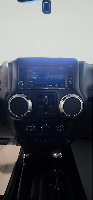Used 2012 Jeep Wrangler Unlimited Sahara w/ Connectivity Group AWD/4WD image 16