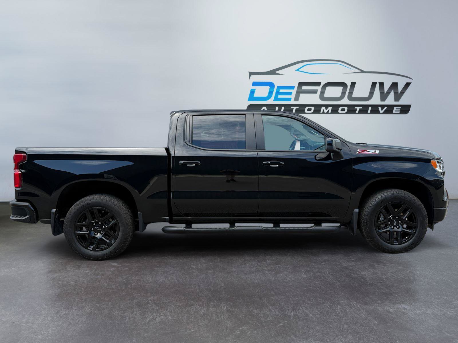 Used 2024 Chevrolet Silverado 1500 RST w/ Convenience Package II AWD/4WD image 2