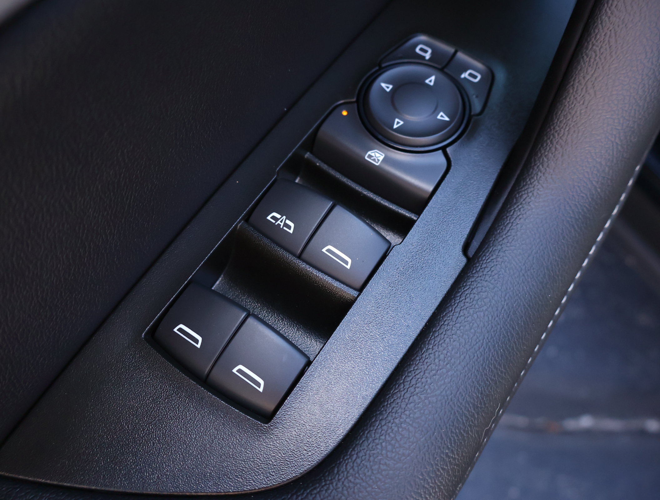 Used 2024 Chevrolet Blazer LT w/ Convenience Package FWD image 8
