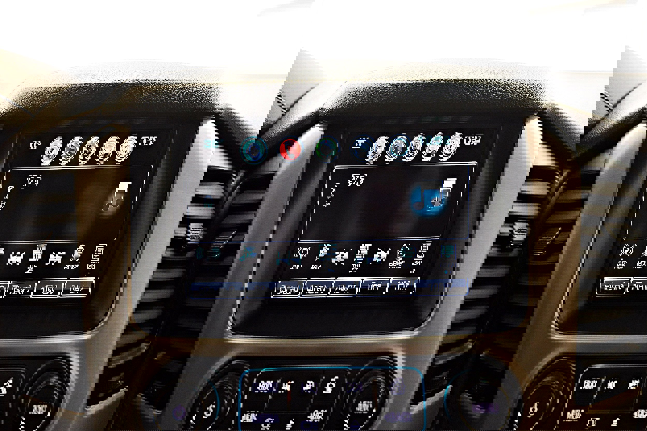 Used 2018 GMC Yukon XL Denali w/ Denali Ultimate Package image 11