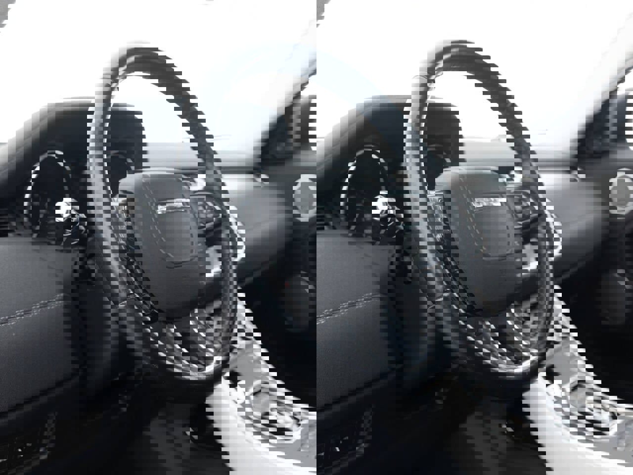 Used 2017 Land Rover Range Rover Evoque SE image 23