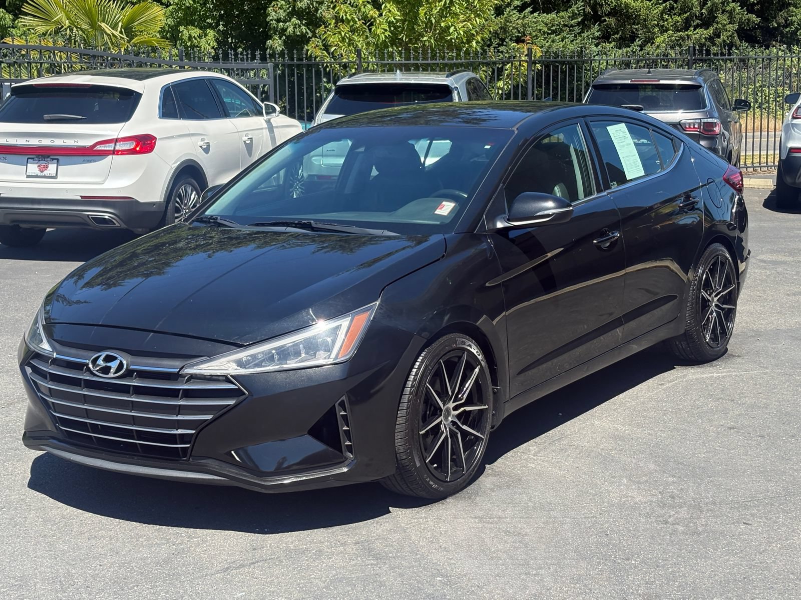Used 2020 Hyundai Elantra Limited w/ Cargo Package (C1) FWD image 3
