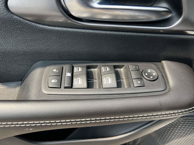 Used 2026 Chrysler Pacifica Select FWD image 16