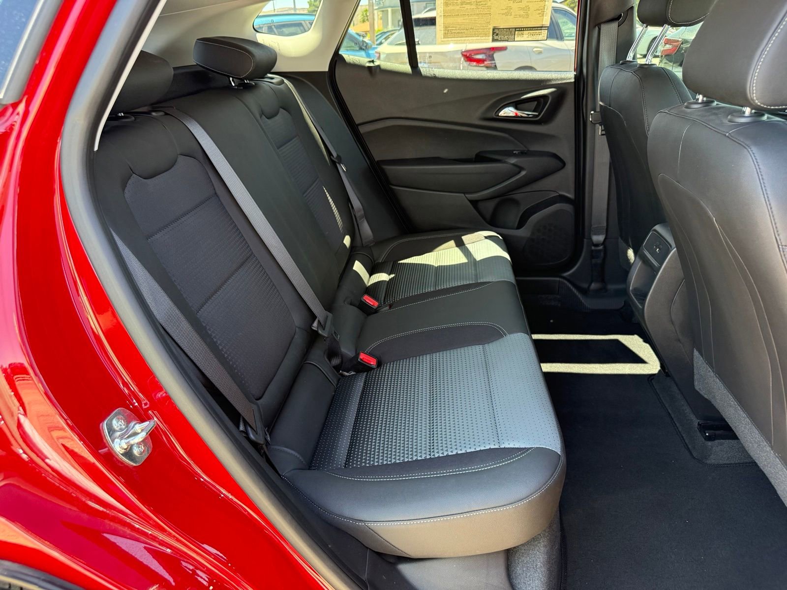 Used 2026 Chevrolet Trax LT w/ LT Convenience Package FWD image 34