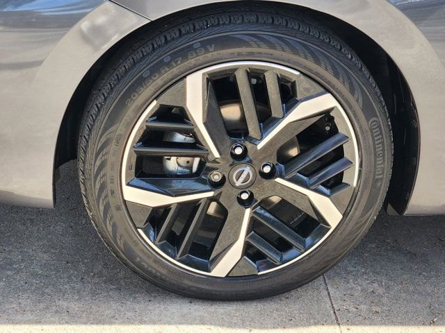 Used 2024 Nissan Versa SR image 18