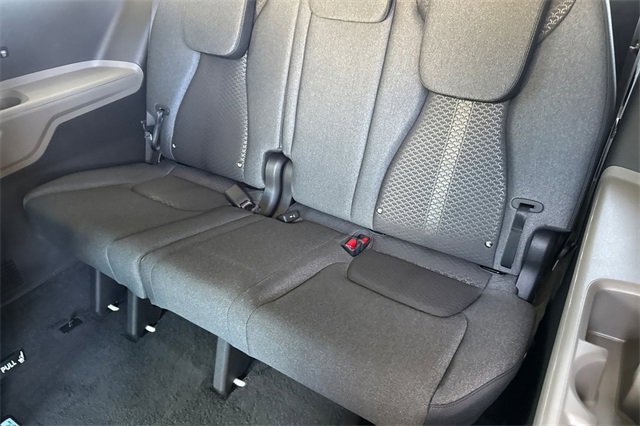 New 2026 Kia Carnival LX image 17