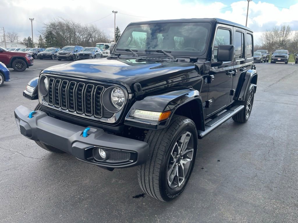 Used 2024 Jeep Wrangler Unlimited w/ Convenience Group AWD/4WD image 10