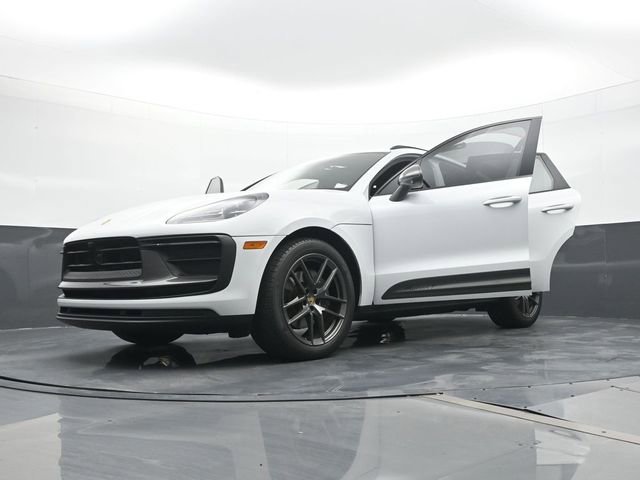 Certified 2023 Porsche Macan Turbo image 31