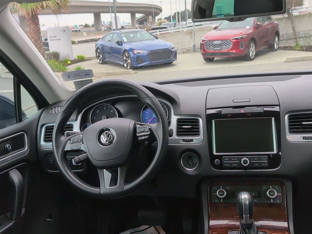 Used 2014 Volkswagen Touareg TDI image 9