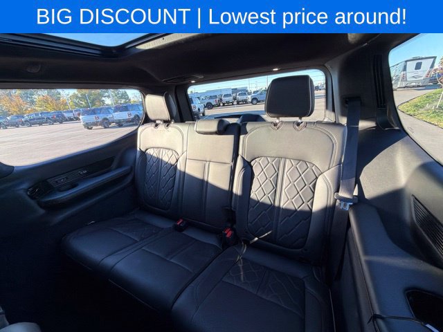 Used 2024 Jeep Grand Wagoneer Series III w/ Quick Order Packagew 28T AWD/4WD image 22