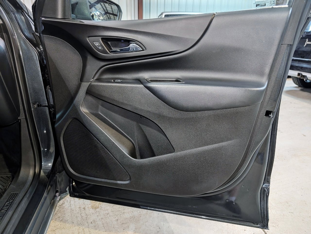 Used 2018 Chevrolet Equinox LT image 26