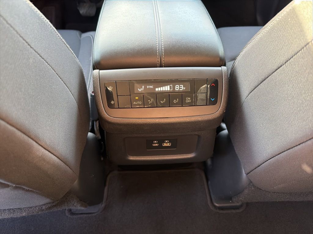 Used 2022 Nissan Pathfinder S image 16