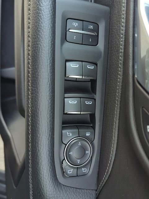 Used 2024 GMC Yukon XL Denali image 16
