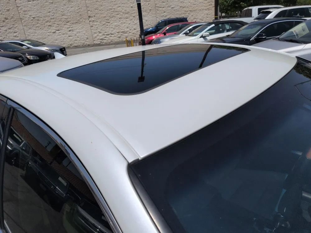 Used 2015 Lexus ES 300h image 8