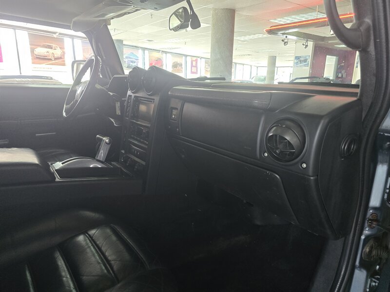 Used 2005 HUMMER H2 w/ Preferred Equipment Group AWD/4WD image 14