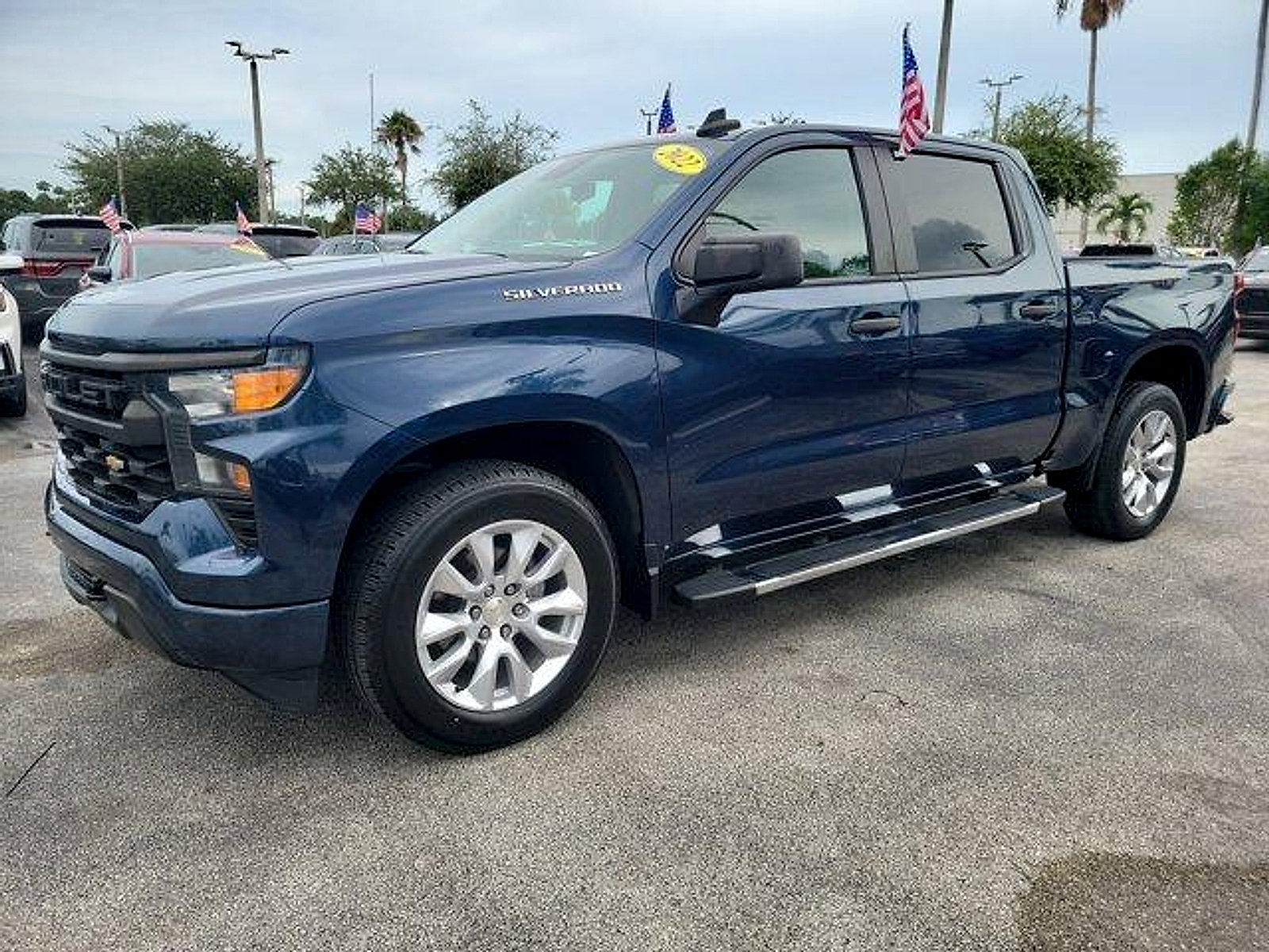 Used 2022 Chevrolet Silverado 1500 Custom RWD image 3