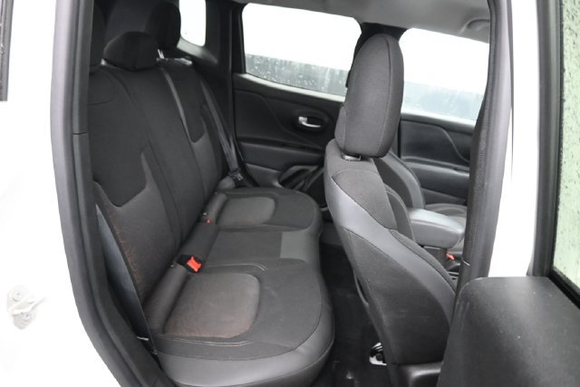 Used 2023 Jeep Renegade Latitude AWD/4WD image 7