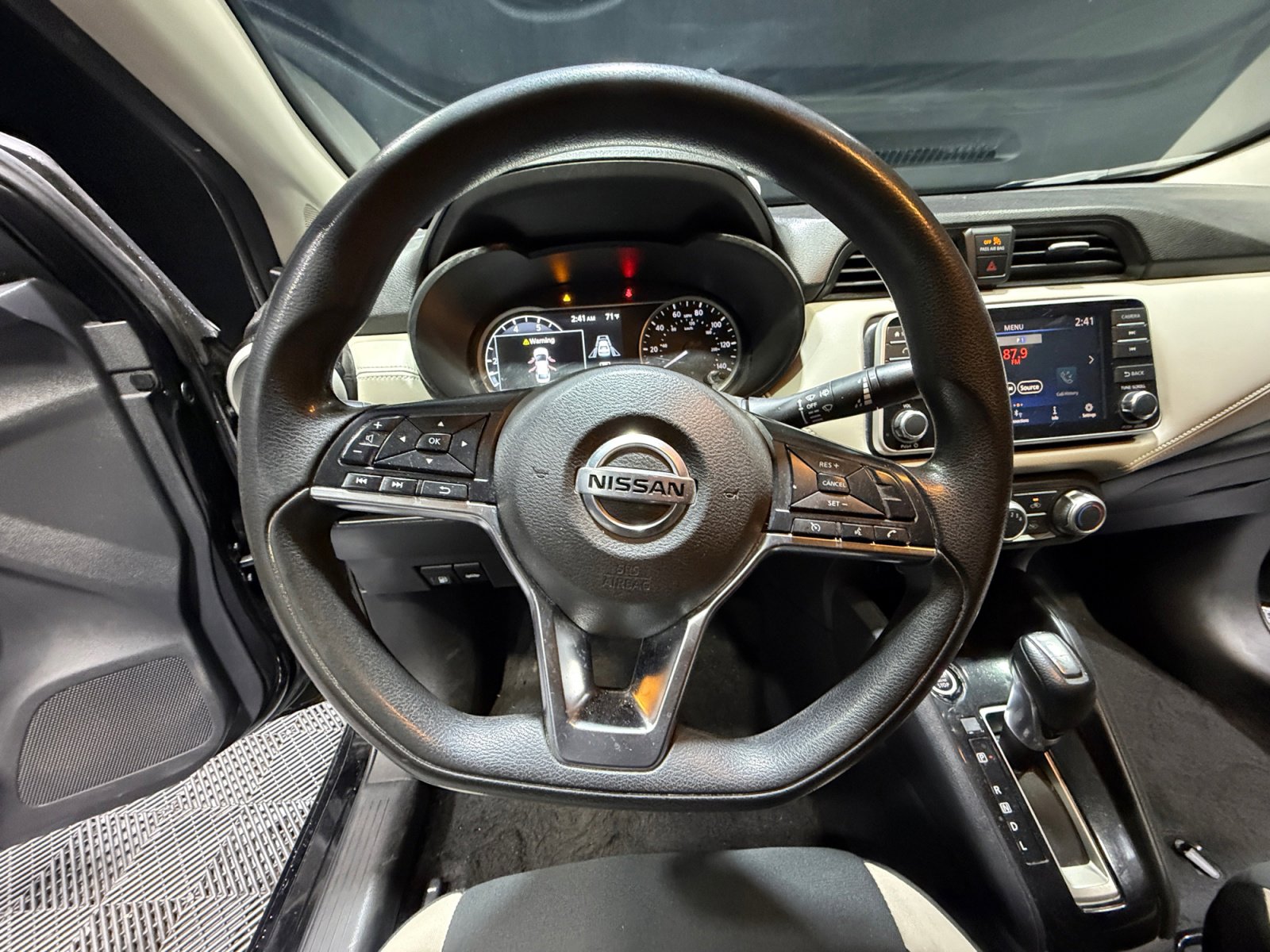 Used 2020 Nissan Versa SV image 9