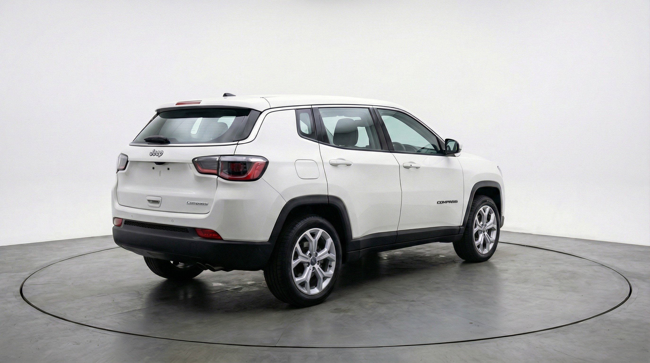 Used 2025 Jeep Compass Latitude AWD/4WD image 9