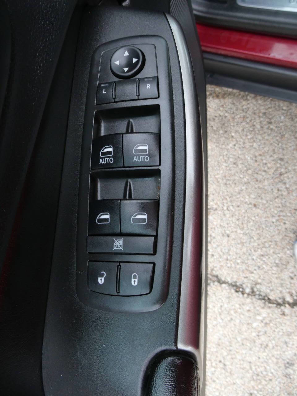 Used 2019 Jeep Cherokee Limited image 21