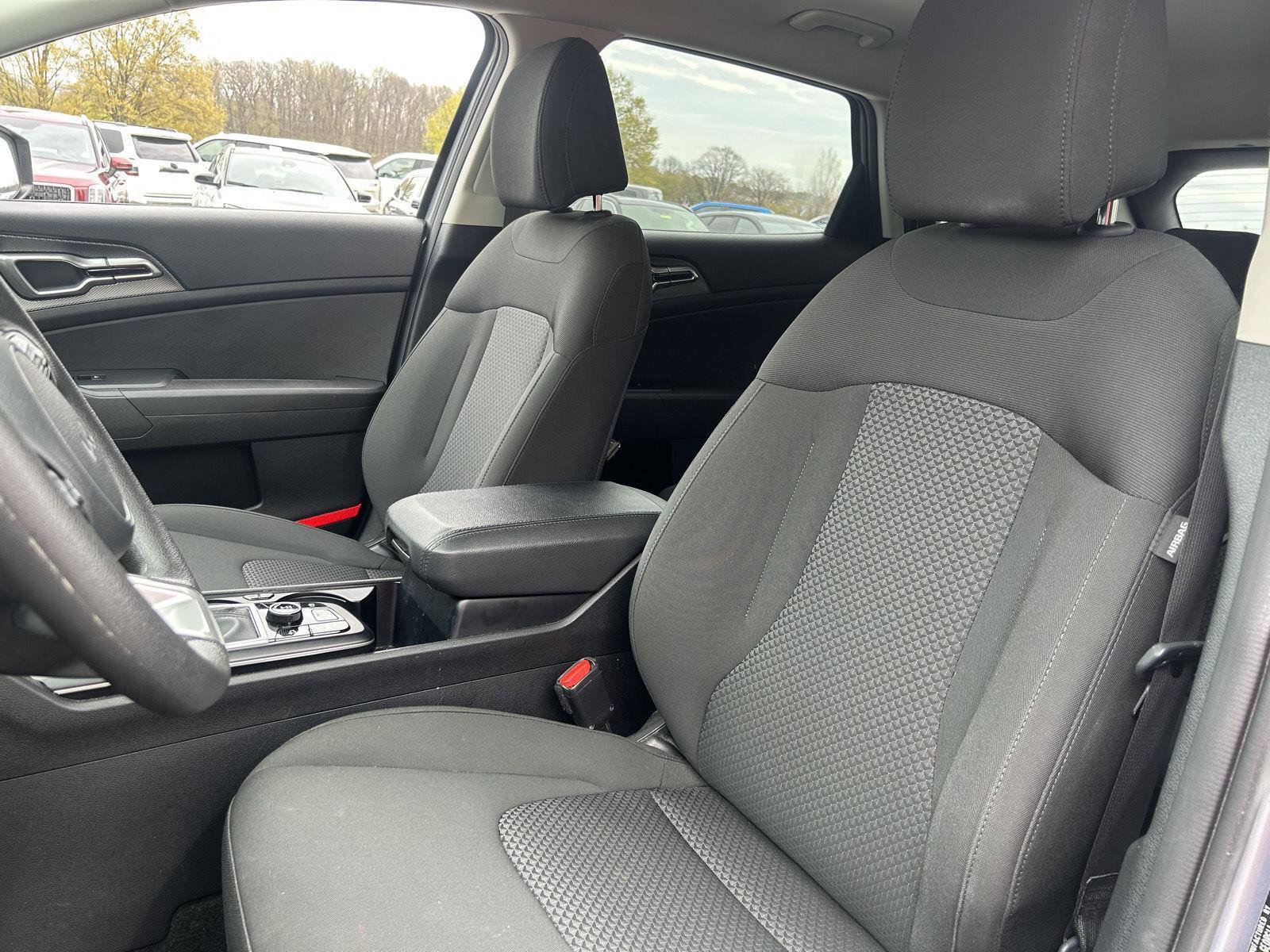 Used 2025 Kia Sportage LX AWD/4WD image 15