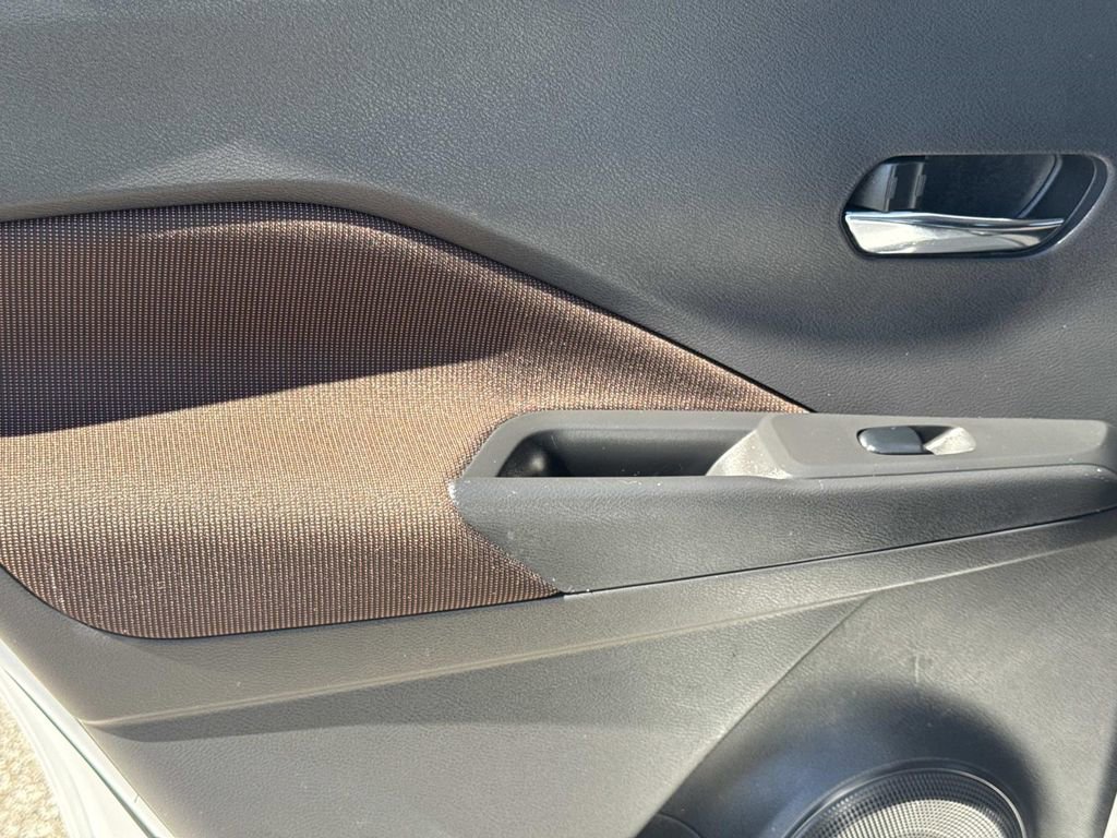 Certified 2023 Nissan Kicks SR w/ Exterior Package image 12