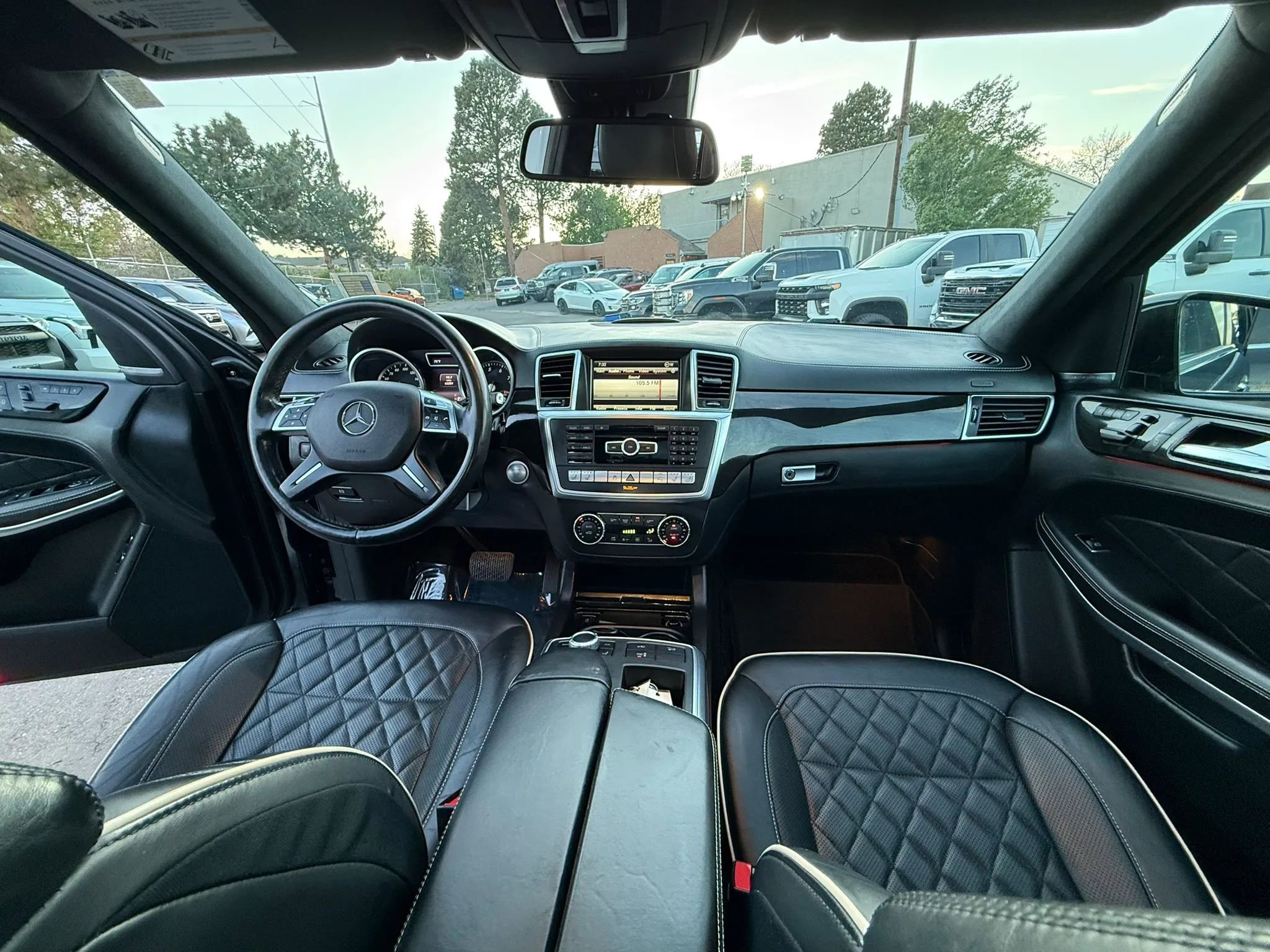 Used 2015 Mercedes-Benz GL 550 4MATIC image 25